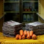 Un kilo de zanahorias como el de la foto cuesta 3 millones de la moneda local. El equivalente en euros asciende a 10,56.