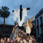 Viernes Santo, Procesión del Santo Entierro, imágenes de La Magdalena y el Ángel de la Resurrección (plaza de España)