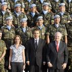 Junto al presidente Jos&eacute; Luis Rodr&iacute;guez Zapatero y el ministro de Exteriores Miguel &Aacute;ngel Moratinos en una foto de familia con los soldados espa&ntilde;oles en L&iacute;bano.
