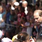 Miles de gibraltareños han salido a las calles para dar la bienvenida al príncipe