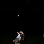 El tenista Roger Federer en un partido contra el croata Marin Cilic durante el campeonato de Wimbledon, Inglaterra.
