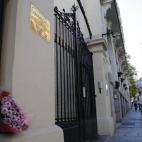 La embajada de Francia en España ha recibido esta mañana las primeras muestras de condolencia.
