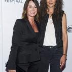 Nadia Comaneci, izquierda, y Katie Holmes asisten al Tribeca Film Festival el 17 de april de 2015, en Nueva York.