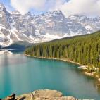 En plenas Rocosas canadienses se encuentra Banff que, con su Parque Nacional, es el lugar perfecto para desconectar y respirar aire puro. Rodeado de bosques, monta&ntilde;as, r&iacute;os y lagos, Banff enamora a cualquiera. Osos negros, pum...