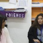 Lola Galocha habla con Maite, que acaba de unirse a Podemos.