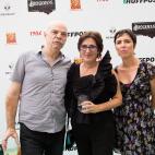 El periodista y escritor Mart&iacute;n Caparr&oacute;s, Montserrat Dom&iacute;nguez y la periodista Marta Nebot.