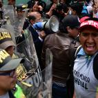 Enfrentamientos entre manifestantes y la polic&iacute;a, que blinda las principales plazas del pa&iacute;s
