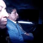 Pedro Castillo, en un coche policial tras ser detenido por su intento de golpe de Estado