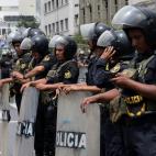 M&aacute;s agentes preparados en las calles de Lima tras la destituci&oacute;n de Castillo
