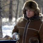 TOPSHOT - A picture released on March 6, 2010 shows Russian Prime Minister Vladimir Putin drinking tea in the Karatash area, near the town of Abakan, during his working trip to Khakassia, on February 25, 2010. AFP PHOTO - RIA-NOVOSTI / Alexey ...