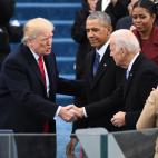 Joe Biden saluda a su actual oponente, Donald Trump