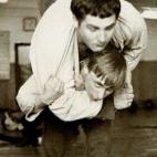 Putin lucha con un compañero de clase en la Escuela Deportiva de San Petersburgo en 1971.