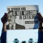 "El rey espa&ntilde;ol no es bienvenido en Catalu&ntilde;a", reza un cartel