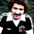 Selección: Escocia (1978) Nivel del bigote: Densidad: Equilibrio: Estilo: Conjunto de la obra: Combina el bigote con su pelo voluminoso. Es el único representante escocés de este top 13 y...