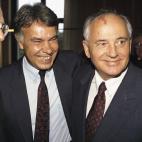Mijail Gorbachov y Felipe Gonzalez durante una reuni&oacute;n de la Internacional Socialista socialista en Berl&iacute;n.