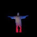 El Cristo Redentor de Brasil, con los colores de la bandera británica.
