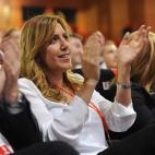 Muchos le han criticado a la presidenta de la Junta de Andalucía que es una política 'desde la cuna'. Ella ha confesado que también ha trabajado fuera del PSOE vendiendo de casa en casa y que ha dado clases particulares a otros estudiantes.