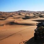 En Marruecos se encuentra uno de los desiertos más bonitos jamás conocido. Es es Erg Chebbi, tiene más de 22 kilómetros de longitud y dunas que alcanzan los 150 metros. Cuidado con las tormentas de arena, si te pillan es probable que acabes ...