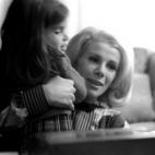 Joan Rivers con su hija Melissa en noviembre de 1970 en Nueva York. (I.C. Rapoport/Getty Images)