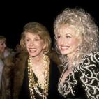 Joan Rivers y Dolly Parton en 1988 en Beverly Hills. (Ron Galella/WireImage)