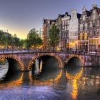 Ver más fotos de los canales de Amsterdam.