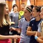 Junto a las jugadoras de la Selección Femenina de Fútbol antes de la Eurocopa de 2022.