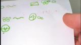 Este profesor encuentra una carta en un idioma inventado de uno de sus alumnos e intenta descifrarla