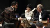 Los dirigentes de UPN llaman "escoria" a los del PSN y abandonan el pleno del parlamento navarro