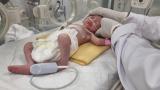 Fallece la bebé salvada del vientre de su madre muerta por un ataque de Israel en Gaza
