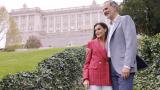 Felipe VI y Letizia celebran sus 20 años de matrimonio con nuevos retratos familiares en los jardines del Palacio Real