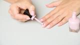 Se acerca una nueva prohibición de la UE que te afectará cuando te hagas el esmalte de las uñas