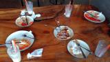 La comida está buena y el servicio es estupendo pero el restaurante se lleva una mala nota por esta razón