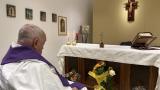 El Vaticano difunde la primera foto del papa desde su hospitalización