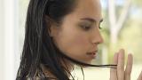 Una experta estilista pide que corrijas esto y casi todos tus problemas con el cabello desaparecerán para siempre