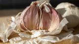 Las cáscaras de los ajos no deberían ir a la basura: los trucos para reutilizarlas y aprovechar sus beneficios