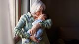 Una psiquiatra alerta sobre ser abuela hoy: "La carga mental cambia según la frecuencia con la que ves a tus nietos"