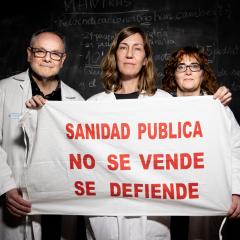 ‘Terapia de grupo’ con los médicos en huelga en Madrid: “Si todos somos rojos, ¿cómo gana Ayuso?”