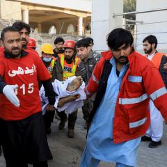 Se elevan ya a 93 los muertos en el ataque contra la Policía en una mezquita de Pakistán