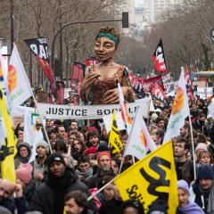 Francia aborda la reforma de las pensiones en medio de una gran tensión por las protestas