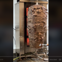 Da mucho que hablar al contar lo que le ha ocurrido al ir a comer en el primer kebab de Madrid