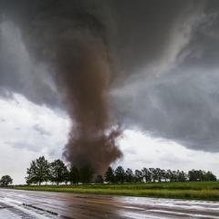 Un tornado deja al menos 21 muertos durante su largo paso por el estado de Misisipi (EEUU)