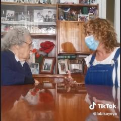 Le gasta una broma a su abuela de 103 años y acaba siendo todo un fenómeno viral en TikTok
