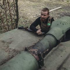 Un comandante ucraniano dice sin miramientos por qué deben resistir en Bajmut a pesar de la 