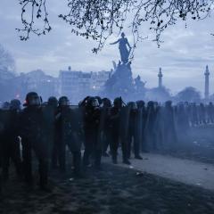 El vídeo de dos jóvenes en las protestas de París que está dejando en shock a todo Tik Tok