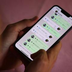 Le envía una fotografía por WhatsApp para gastarle una broma y ella responde sin cortarse ni un pelo