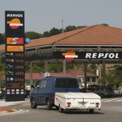 A Repsol le toca ahora pagar gasolina a sus clientes