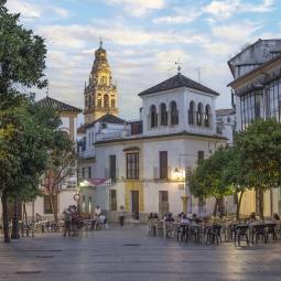 Ni Granada ni Toledo: Reino Unido pone nombre a la joya española ideal para patear en octubre