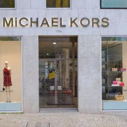 Michael Kors tira la toalla con las imitaciones fuera de moda