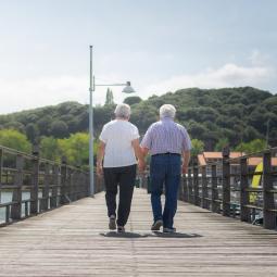 Estallido de amor al descubrir que su abuelo anotaba los recuerdos de su esposa durante casi 60 años