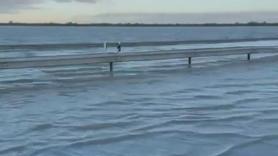 Cortan la AP-4 en Sevilla: el agua inunda la carretera ni siquiera se ve el asfalto